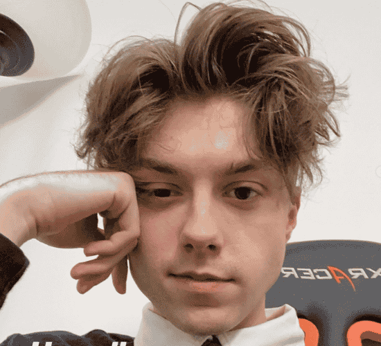 Sketch as a Mentor Figure for Aspiring Creators