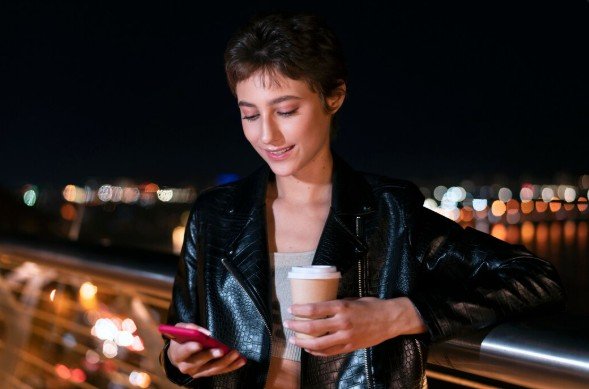 How Important Is Staying Connected During Nightlife