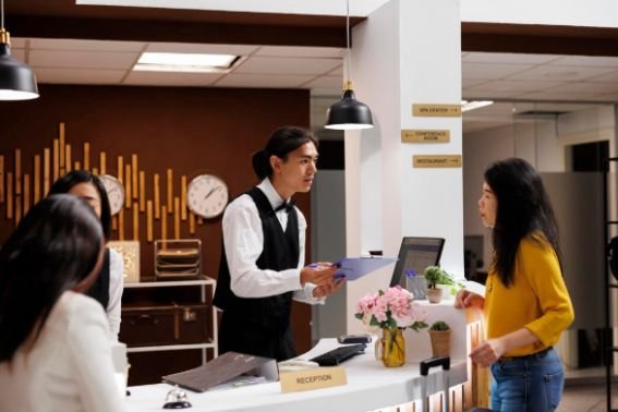 How to Choose the Right Hotel in a City (Step-by-Step Routine)