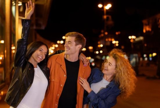 How to Experience Nightlife Safely in New Cities Without Worry