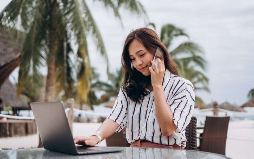Managing Remote Work While Traveling Abroad Without Losing Balance